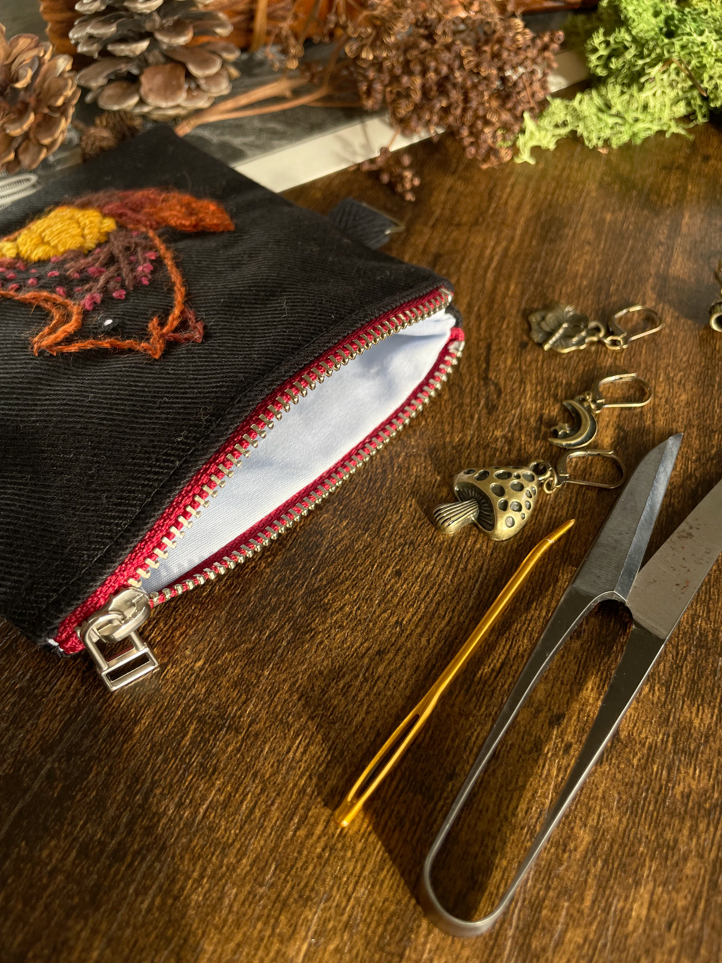 George & Max Autumn Scene Black Zipper Pouch