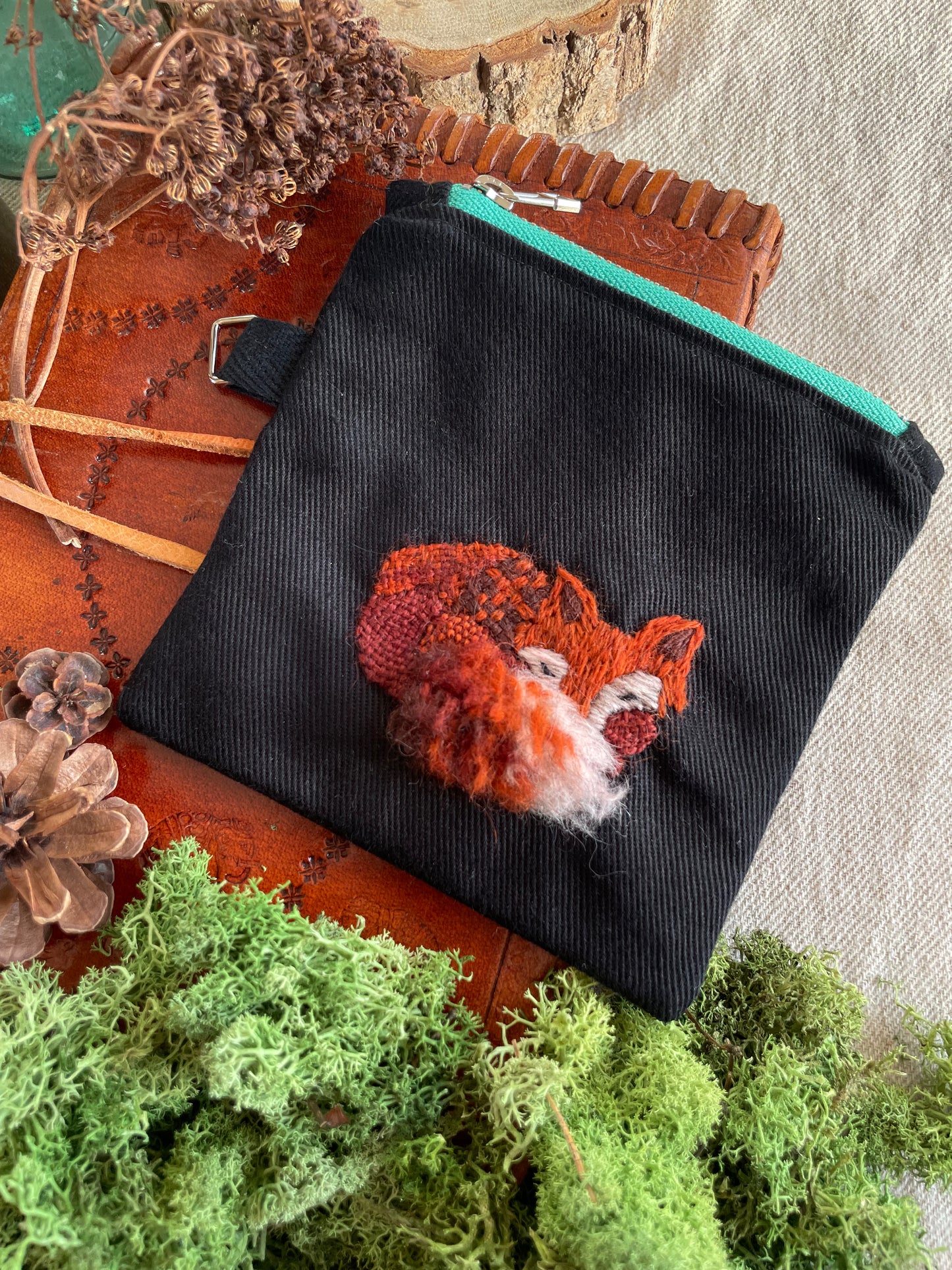 Max, the fox, sleeping black zipper pouch