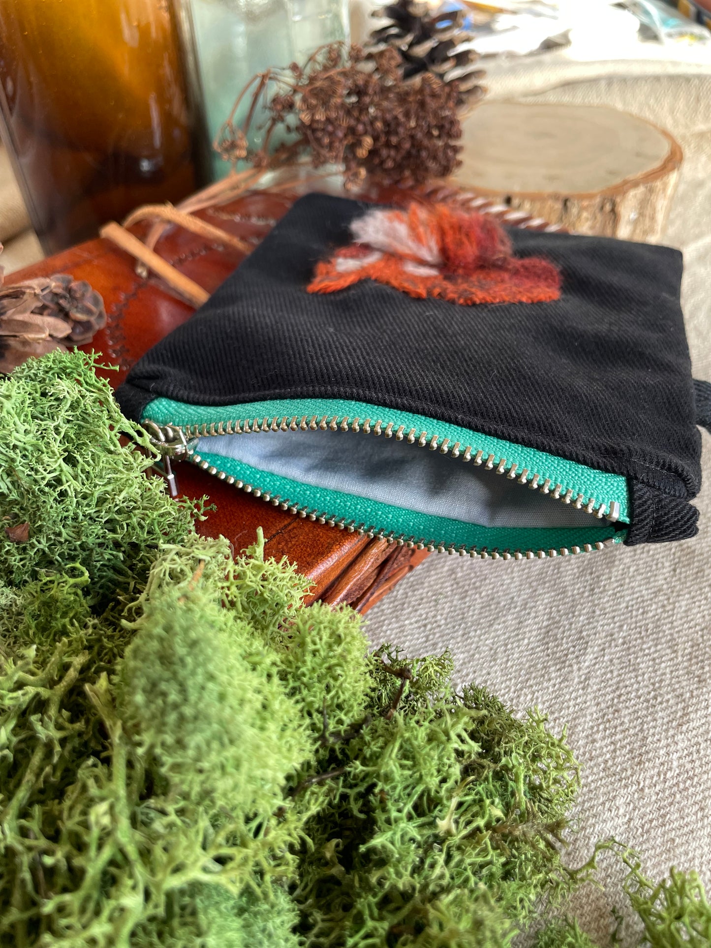 Max, the fox, sleeping black zipper pouch