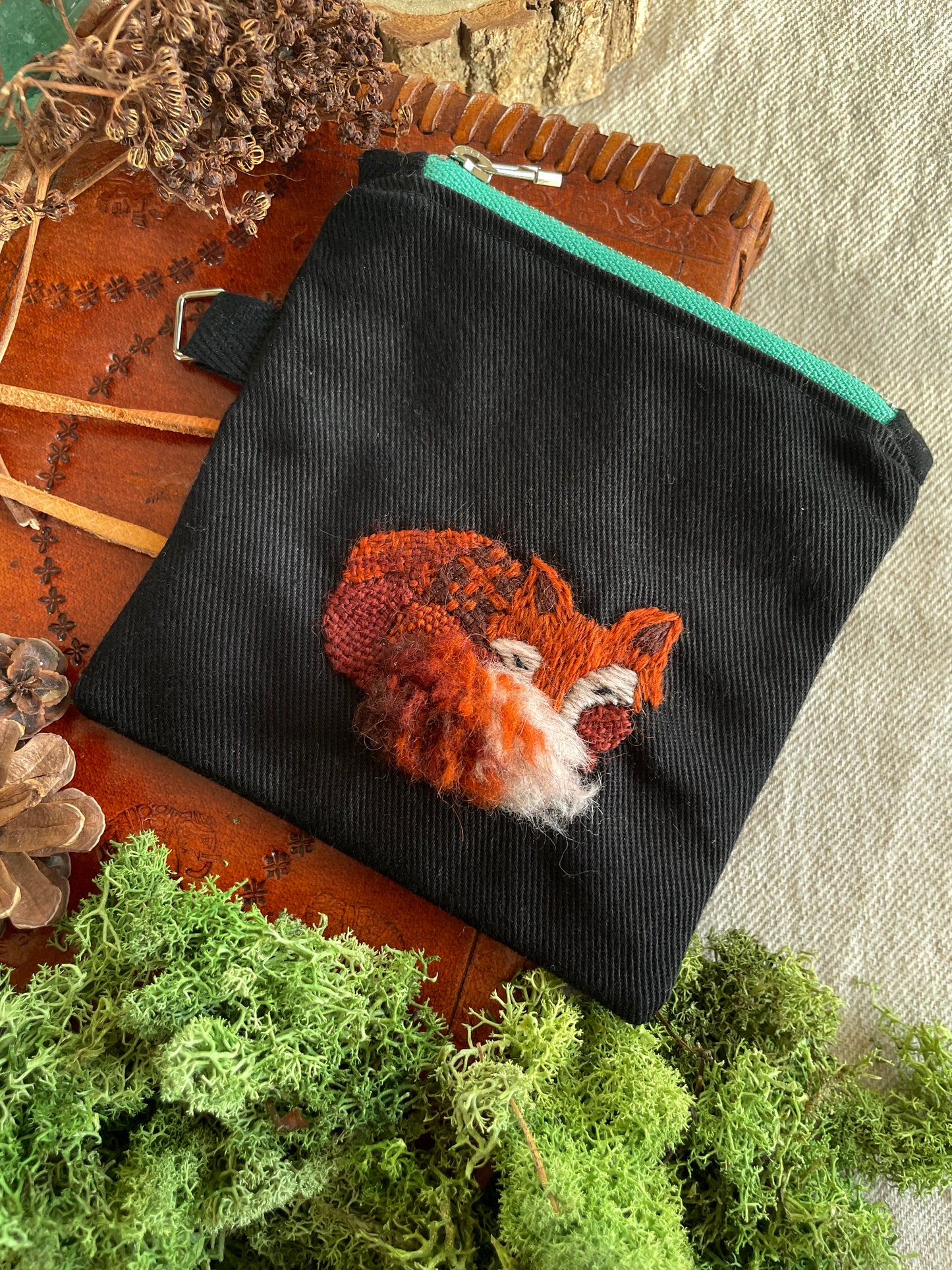 Max, the fox, sleeping black zipper pouch