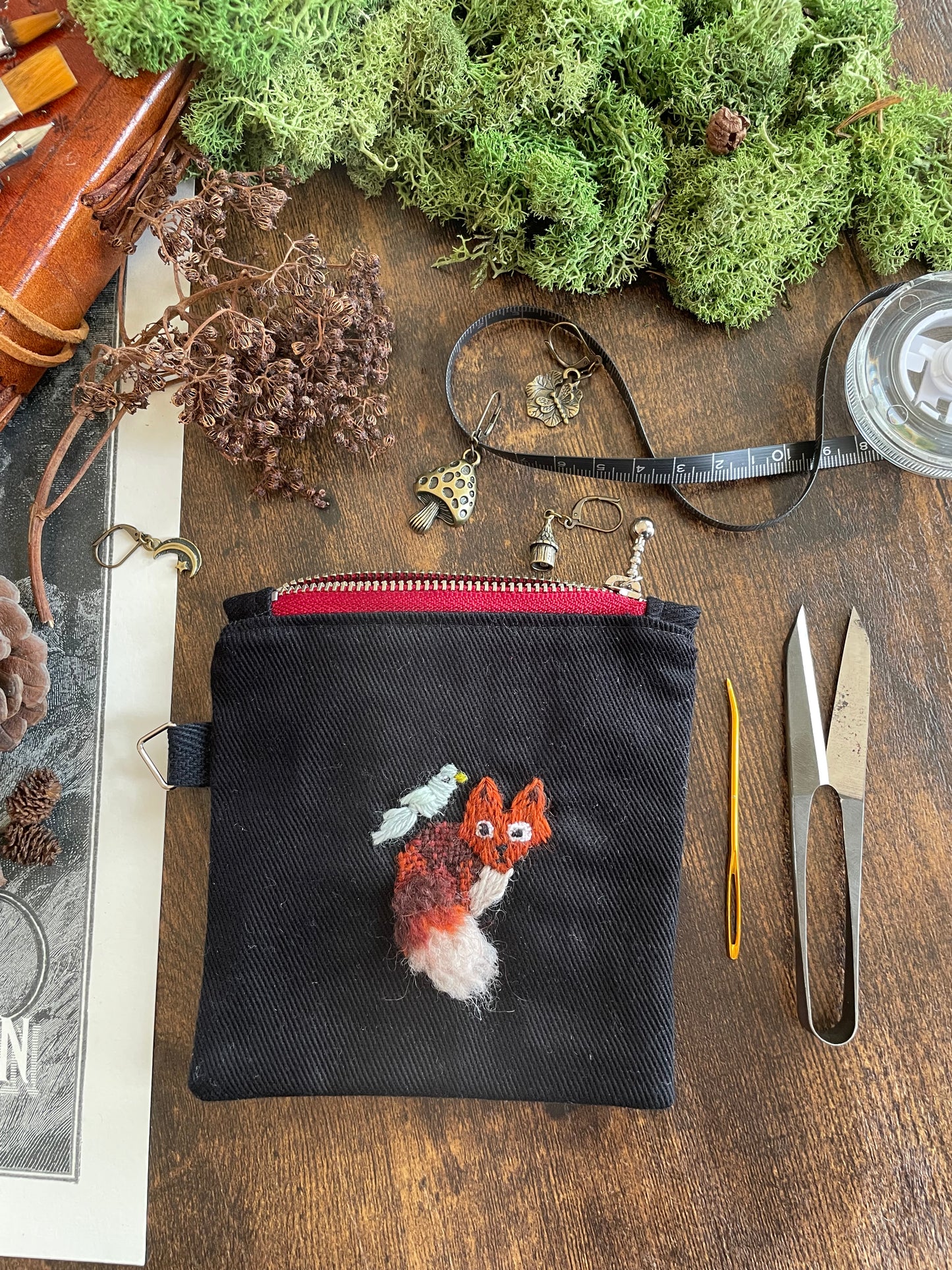 George & Max Black Zipper Pouch