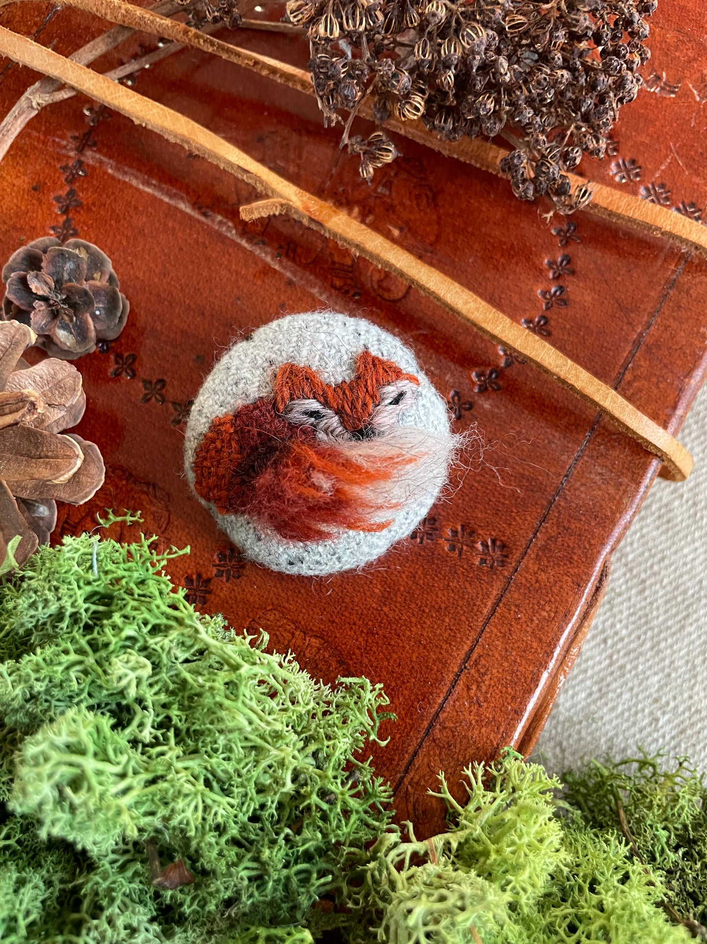 Max Sleeping Fox Brooch grey