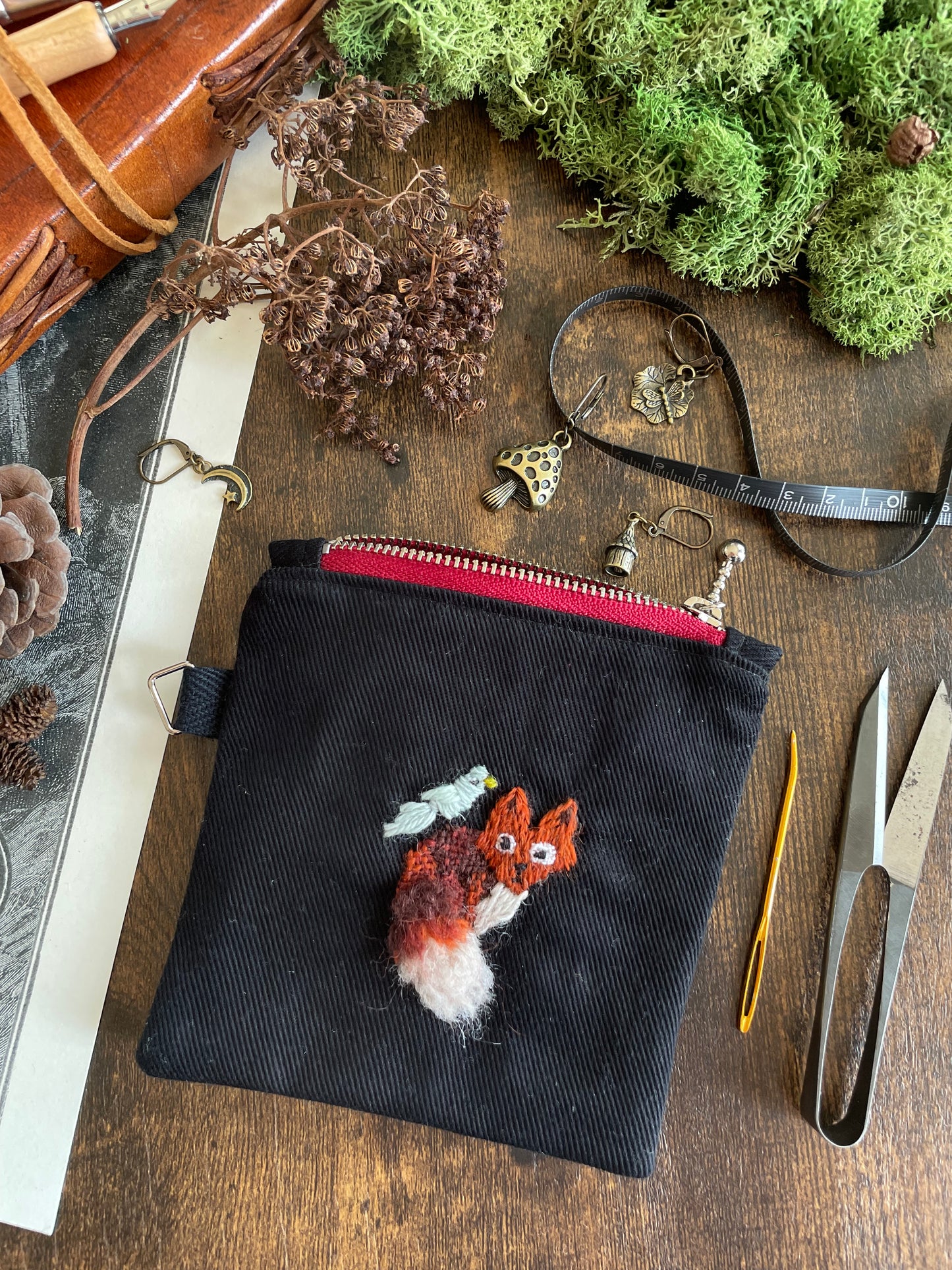 George & Max Black Zipper Pouch