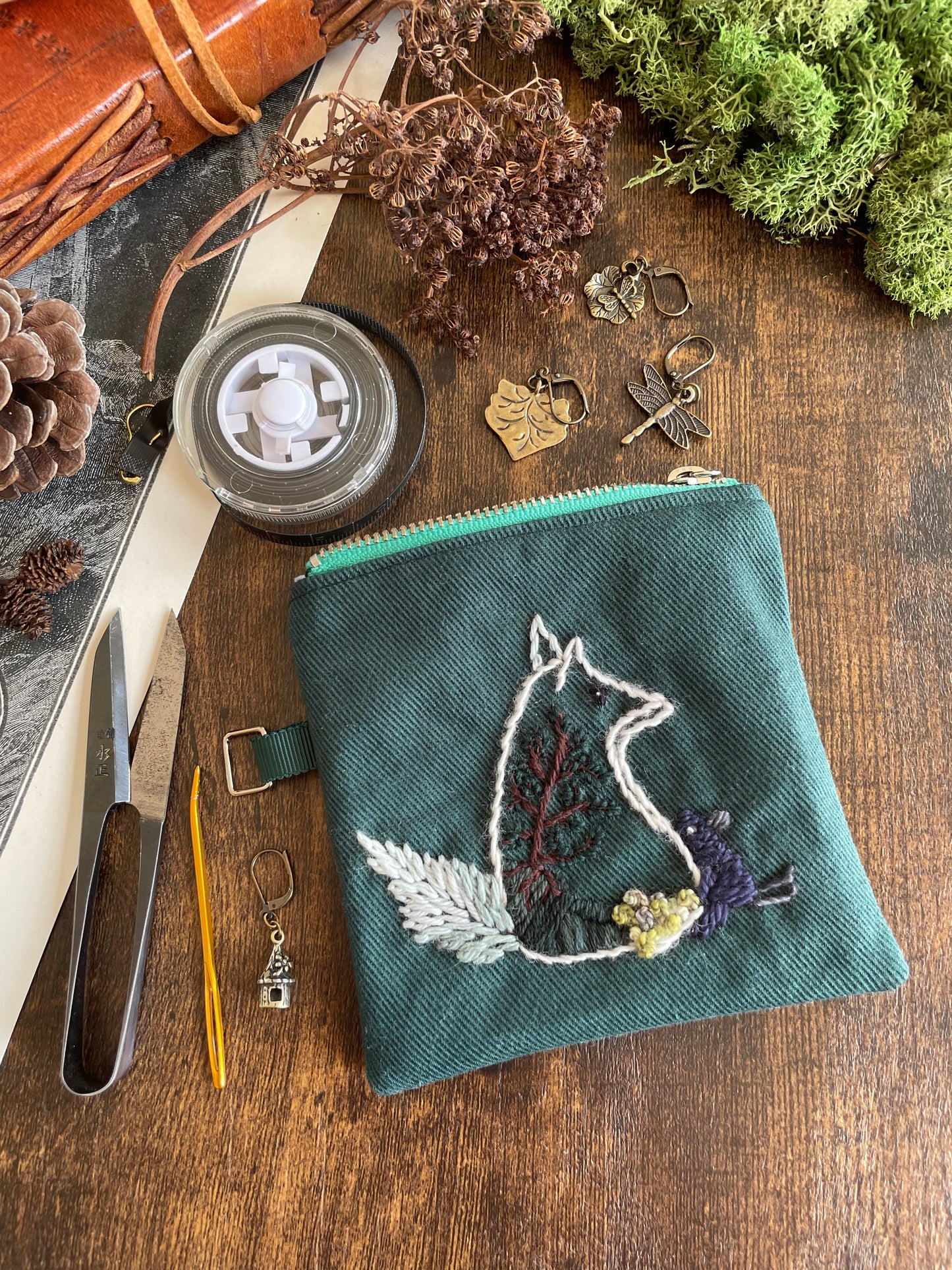 George & Max Mossy Landscape Green Zipper Pouch