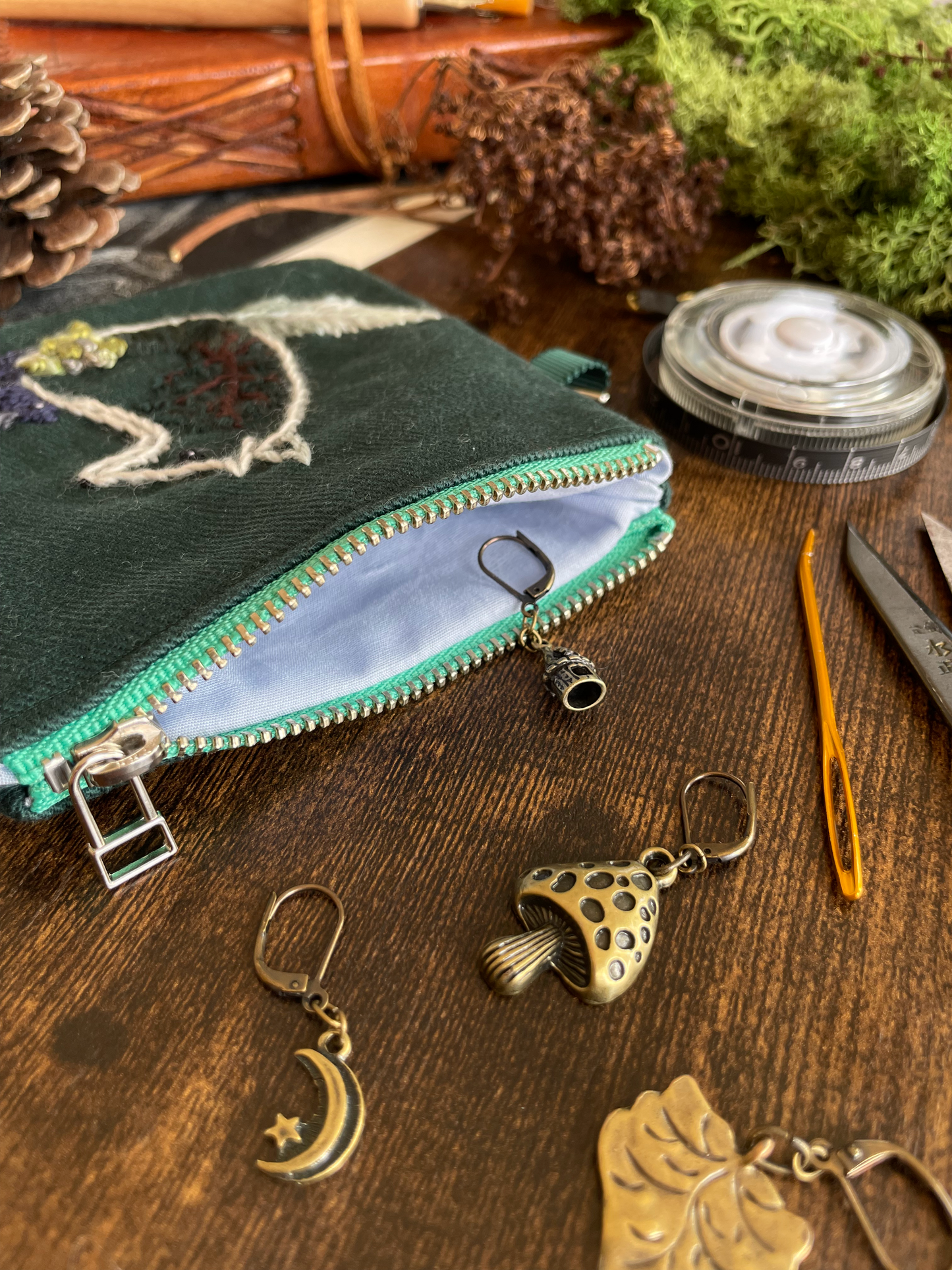 George & Max Mossy Landscape Green Zipper Pouch