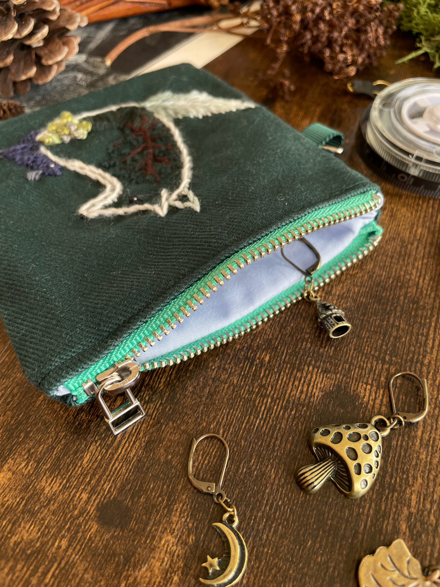 George & Max Mossy Landscape Green Zipper Pouch