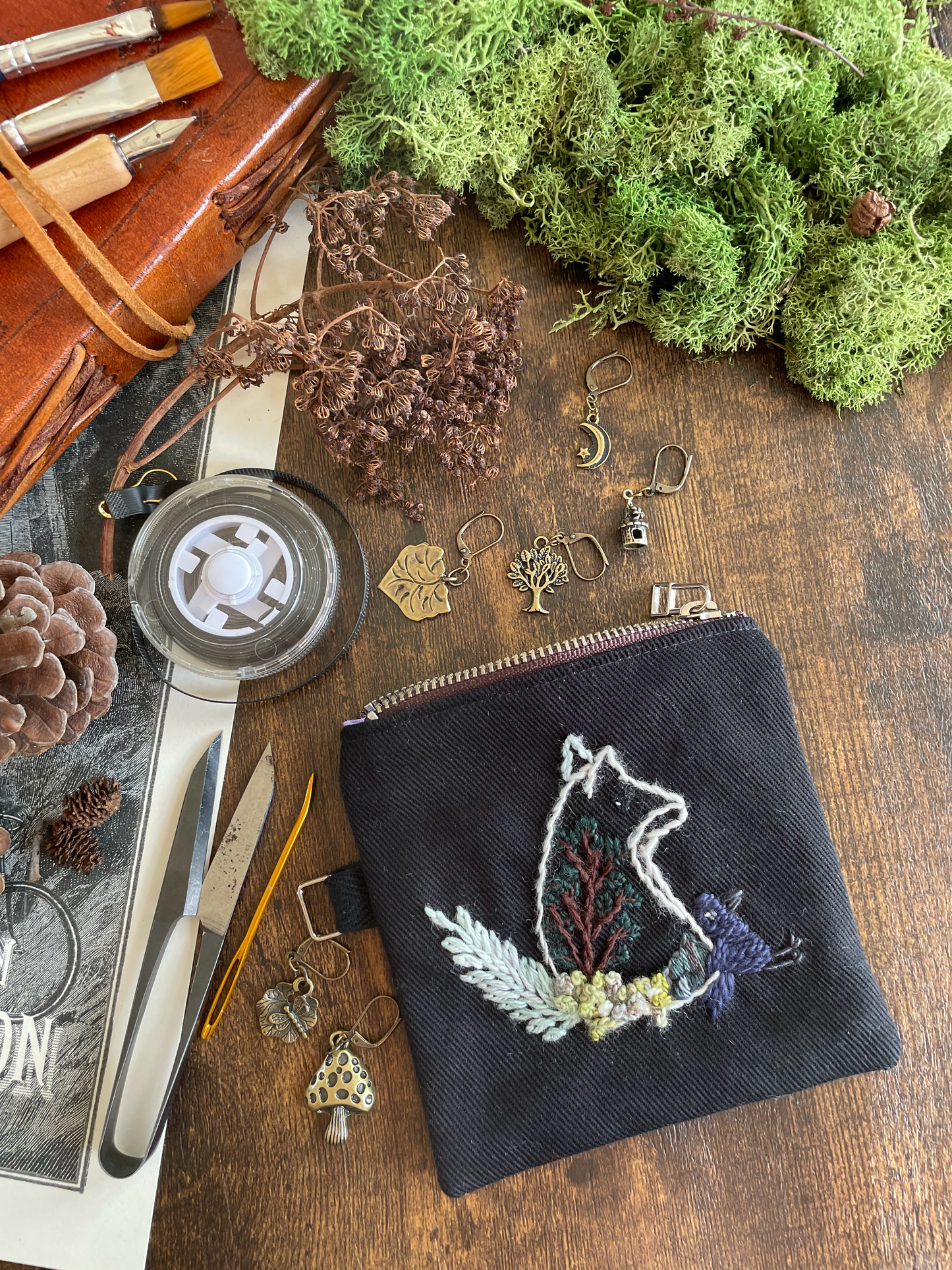 George & Max Mossy Landscape Black Zipper Pouch