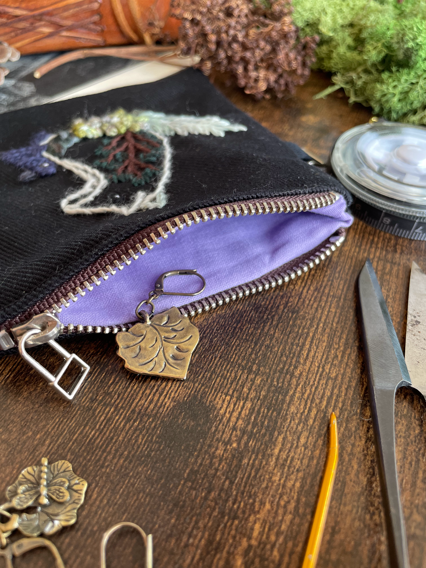 George & Max Mossy Landscape Black Zipper Pouch