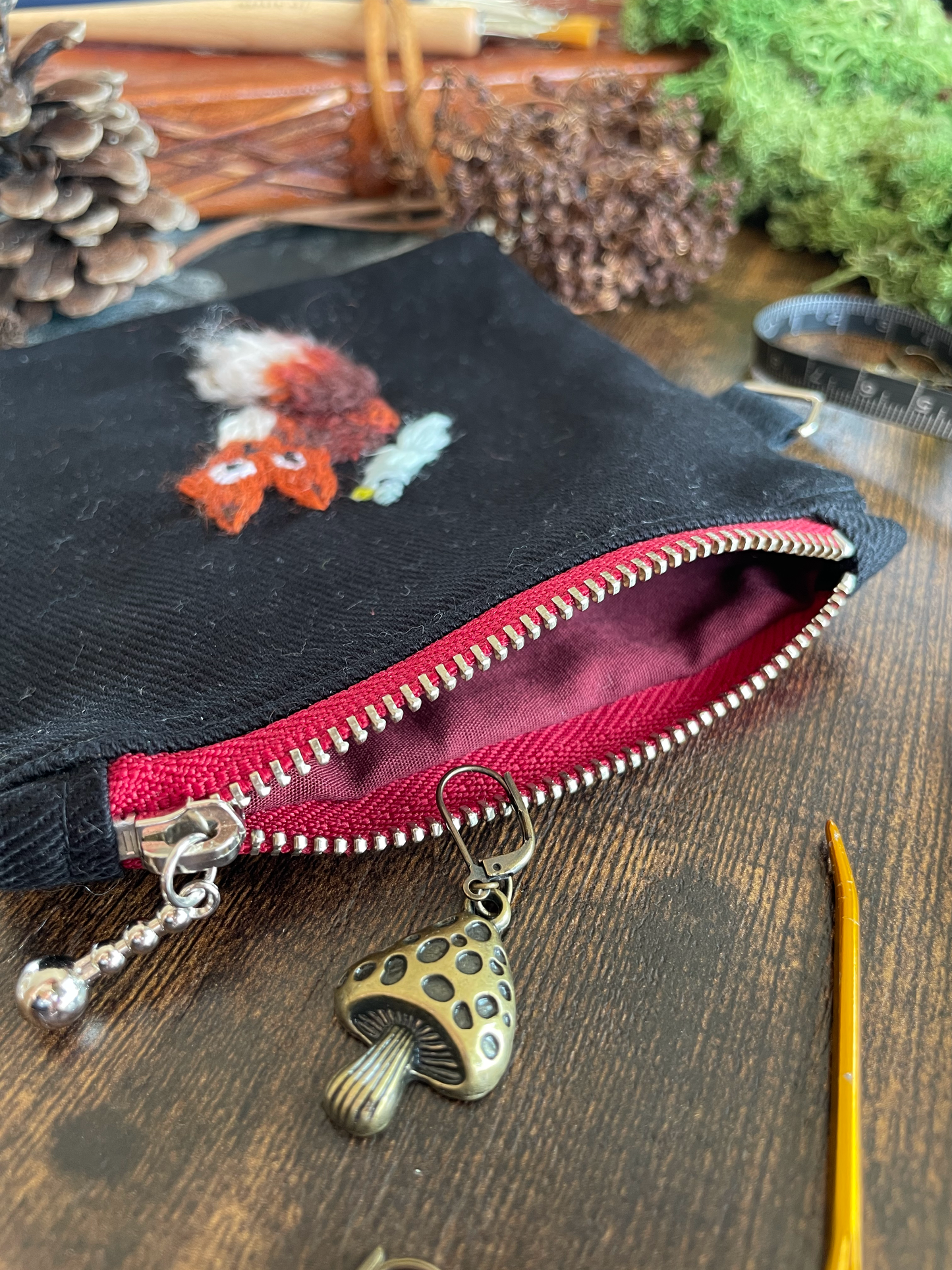 George & Max Black Zipper Pouch