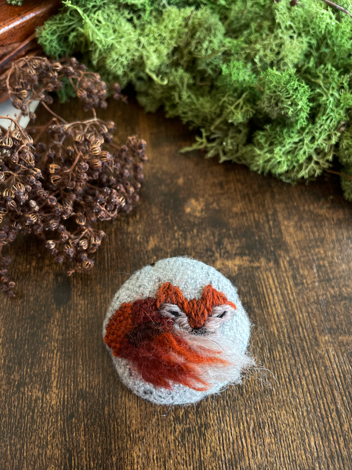 Max Sleeping Fox Brooch grey